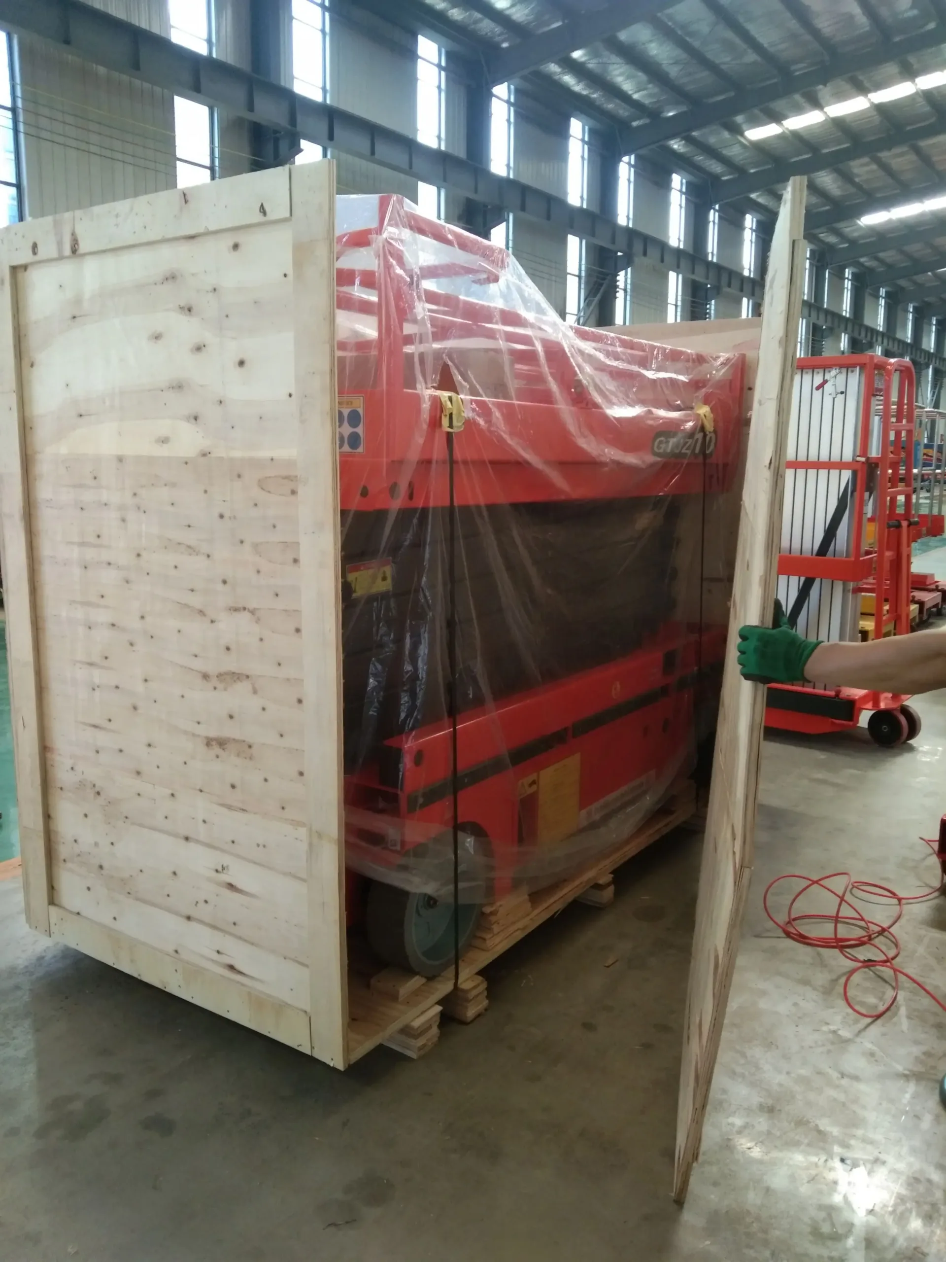 self-propelled-scissor-lift-10